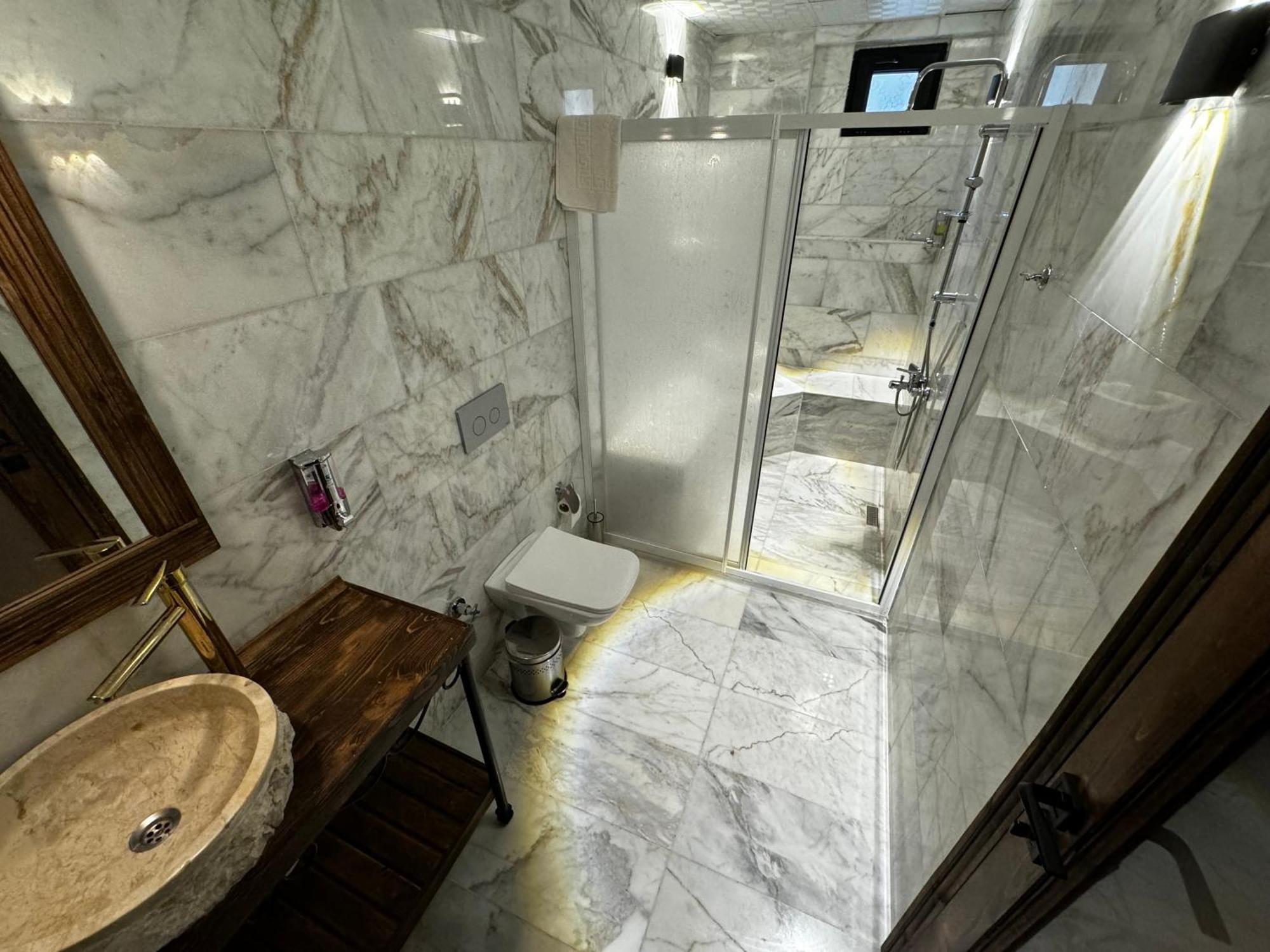 Hotel Rustic Caves *