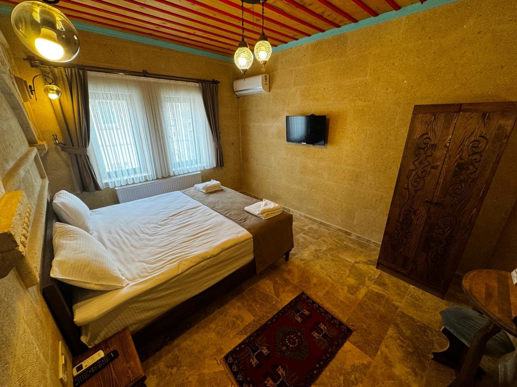 Rustic Caves Hotel *