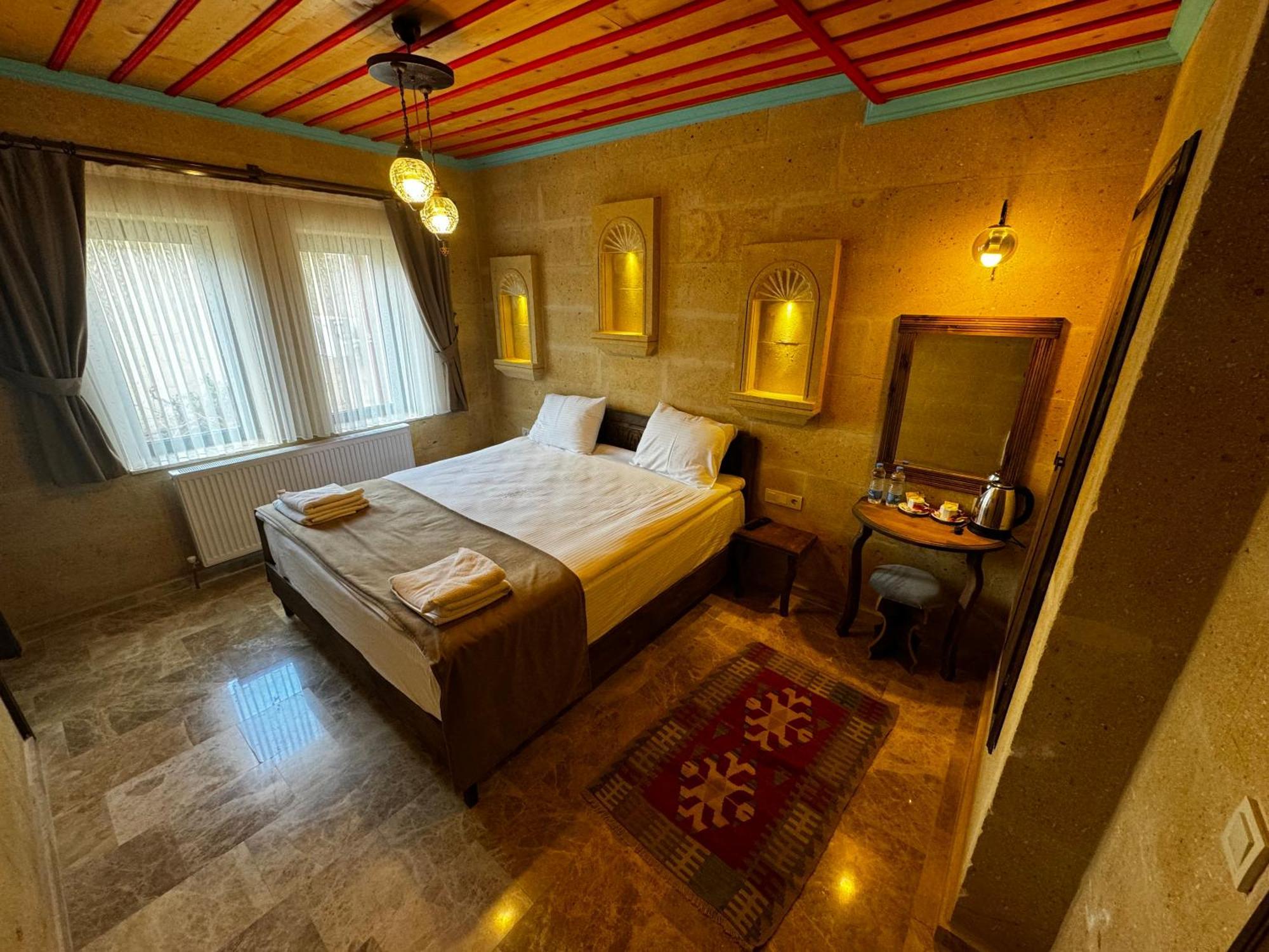 Hotel Rustic Caves *